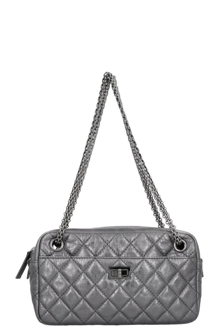 Sac photo CHANEL Reissue 2.55 argent métallisé