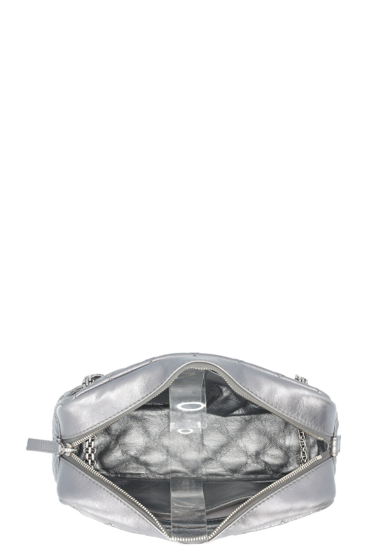 Sac photo CHANEL Reissue 2.55 argent métallisé