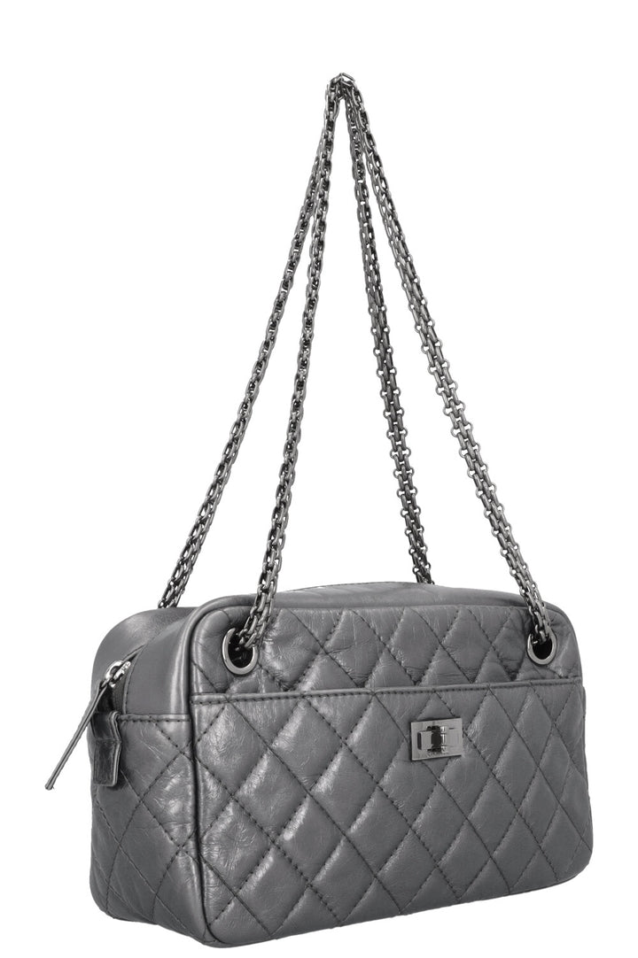 Sac photo CHANEL Reissue 2.55 argent métallisé