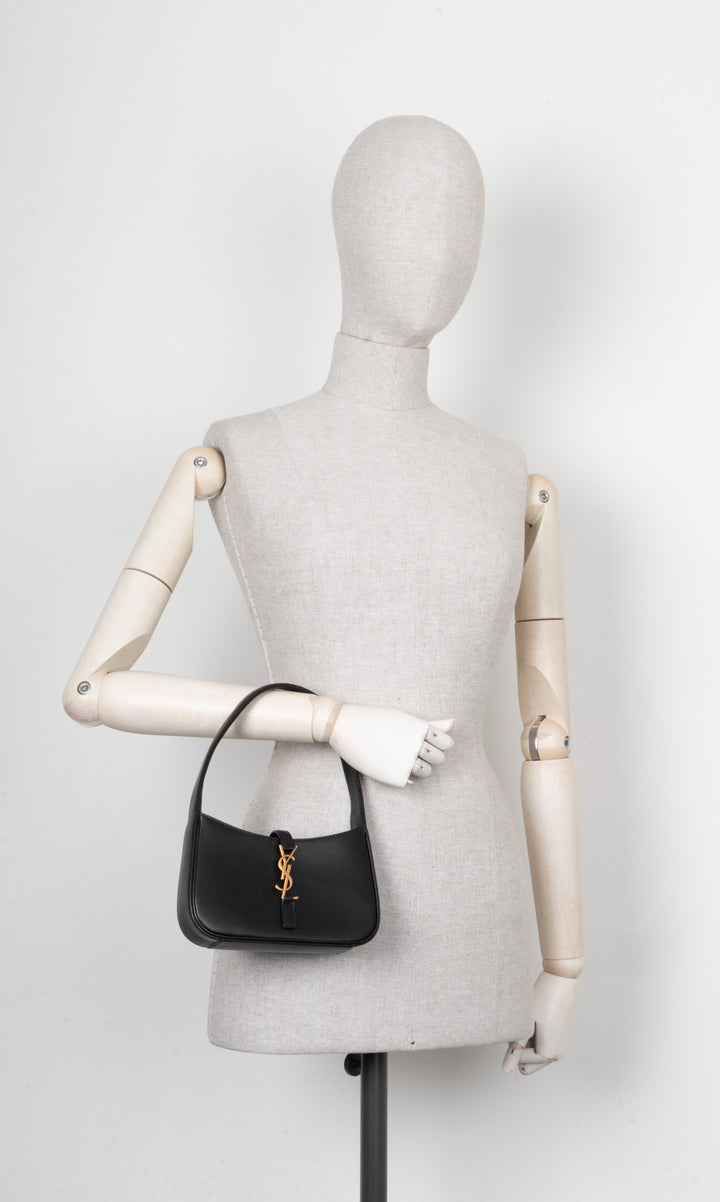 SAINT LAURENT Le 5 A 7 Handbag Black