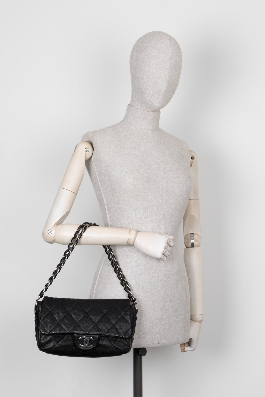 CHANEL Modern Chain Flap Bag Black