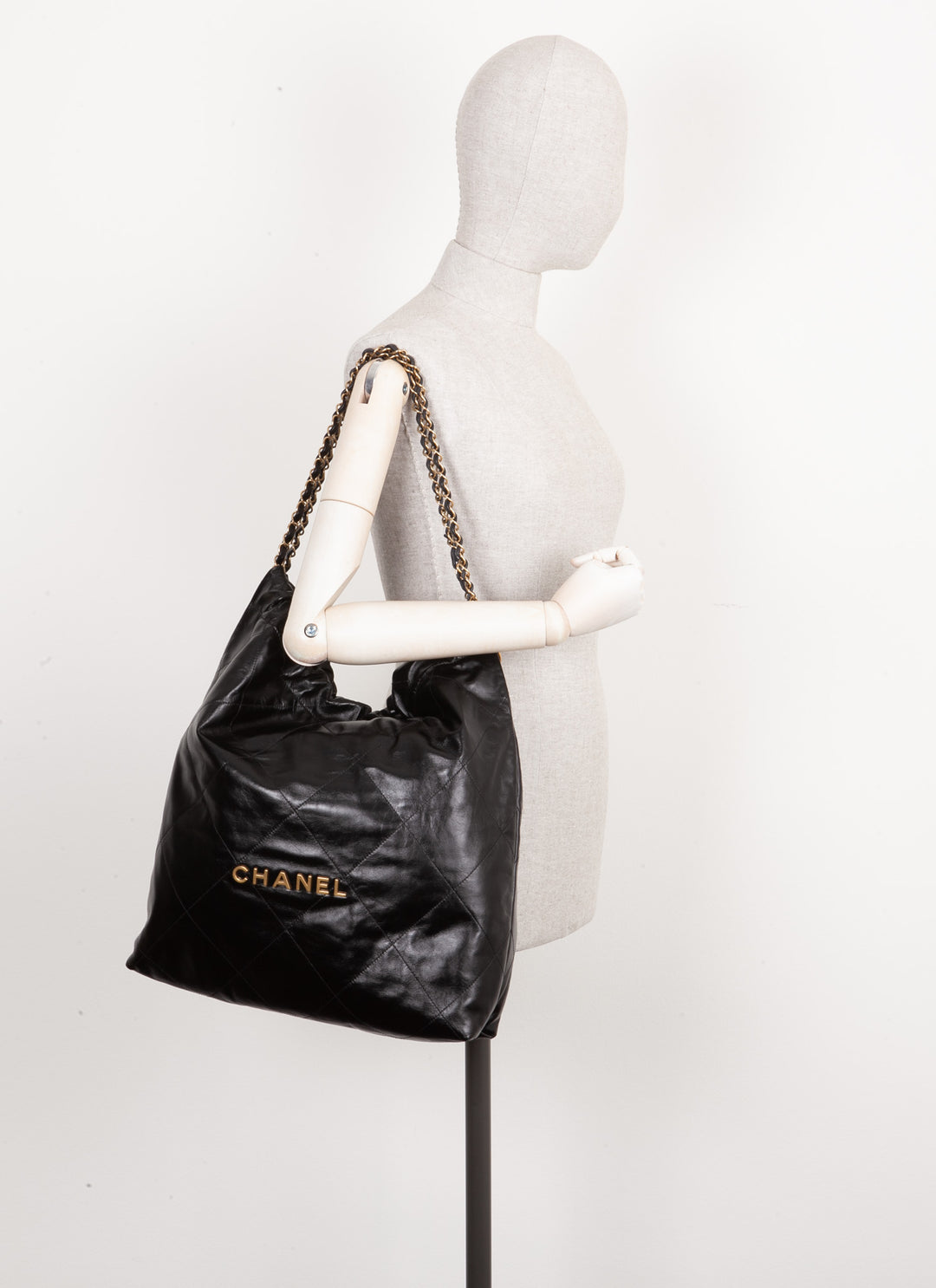 CHANEL 22 Large Black