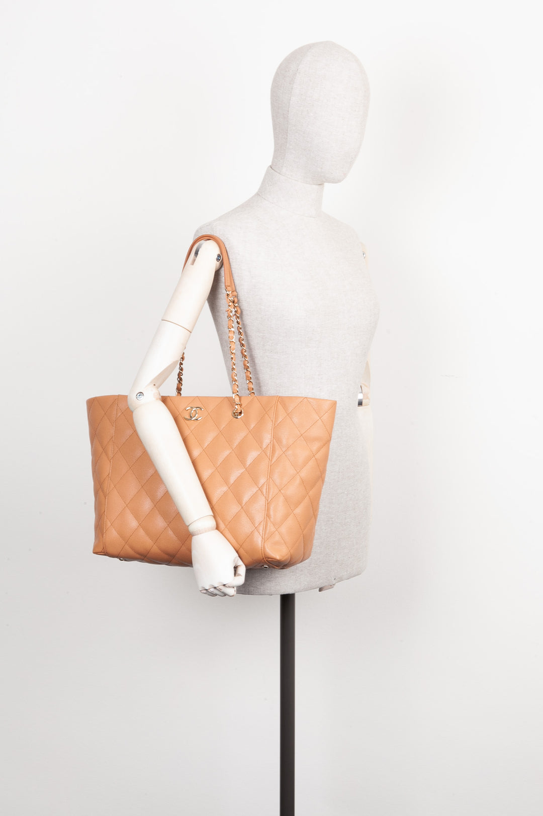 CHANEL Classic CC Shopping Tote Caviar Caramel