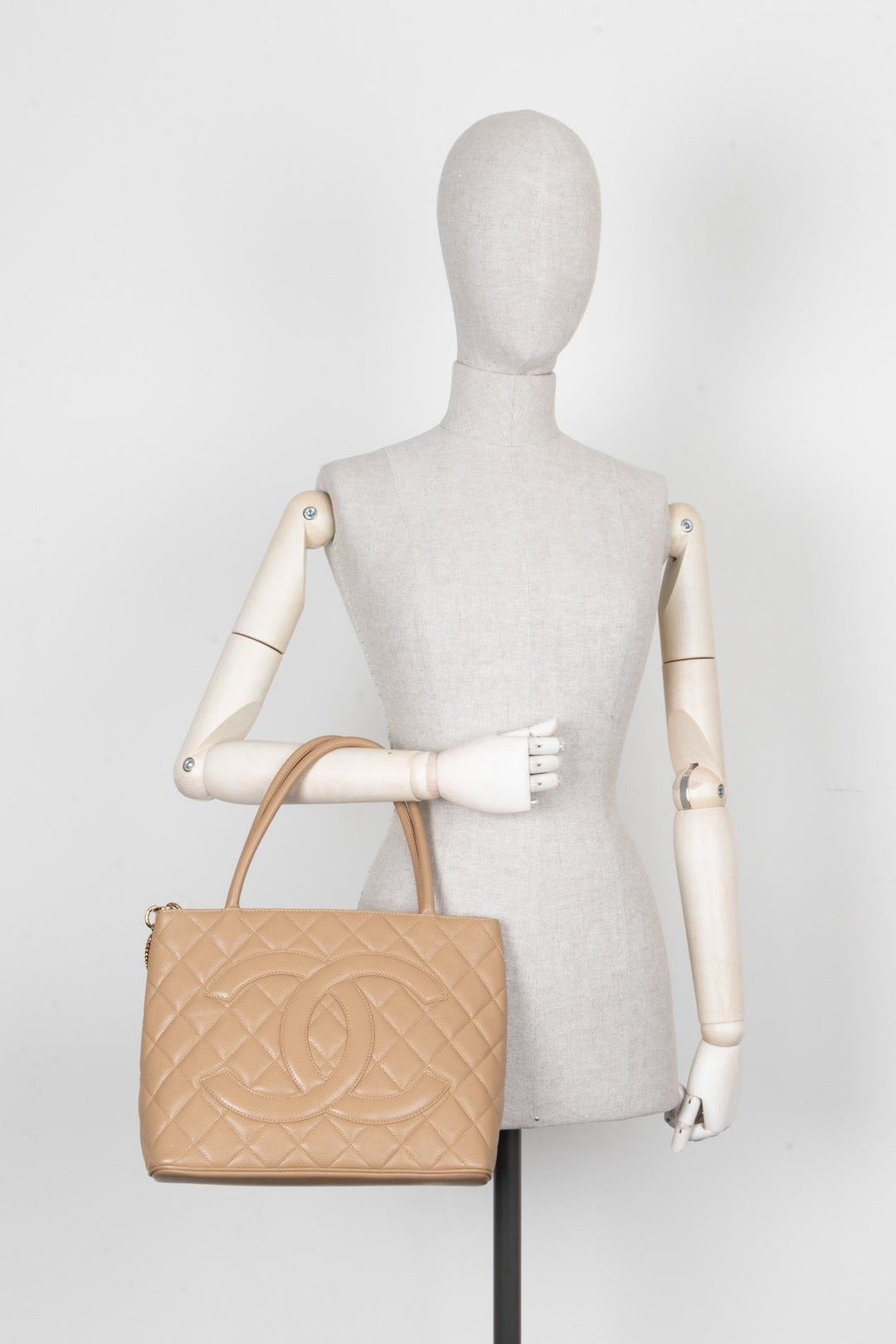 CHANEL Medaillon Tote Caviar Beige