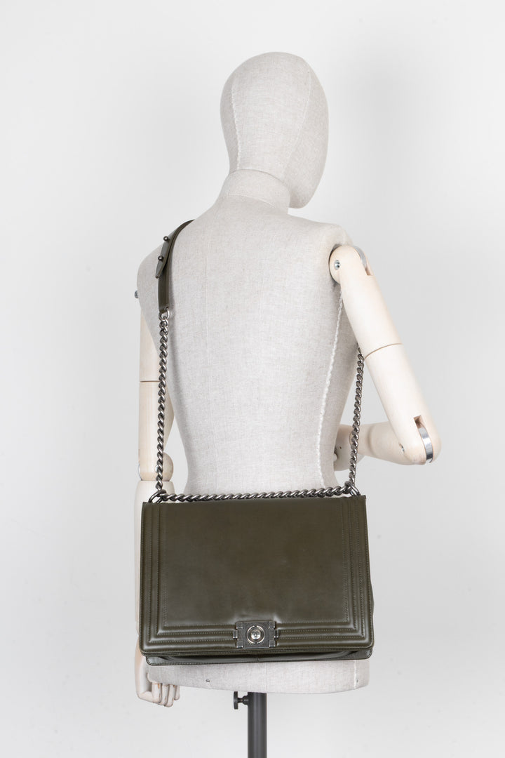CHANEL 1st Edition Boy Bag Large Olivegreen