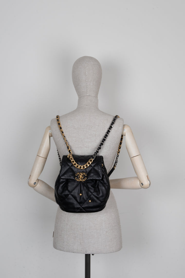 CHANEL 19 Shiny Backpack Leather Black
