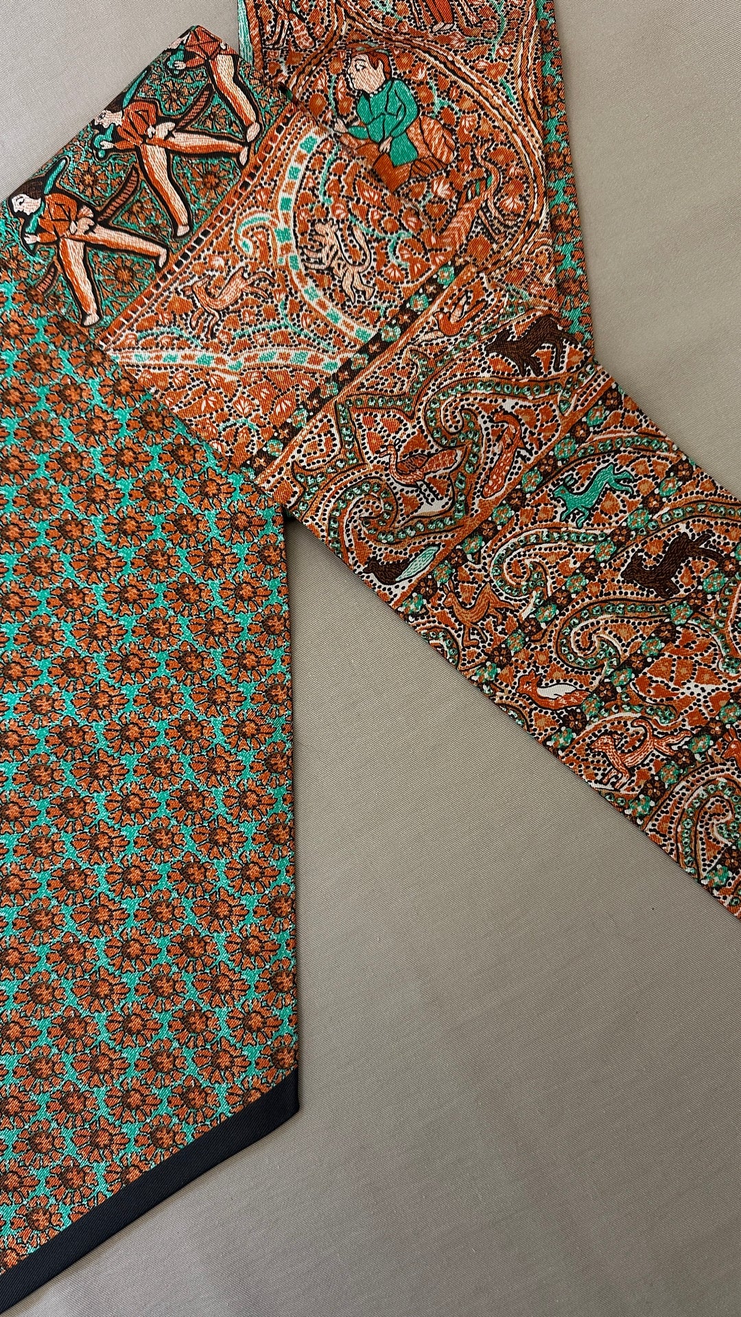 HERMÈS Mosaic Maxi Twilly Silk Camel Turquoise