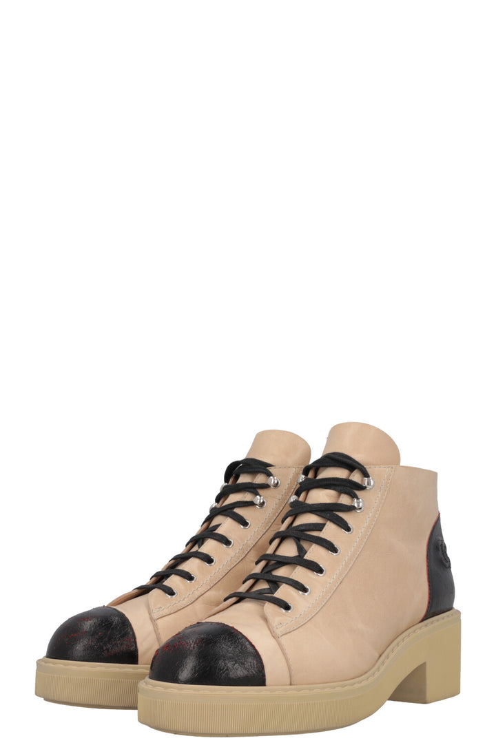 CHANEL Bottes Cuir Beige Noir