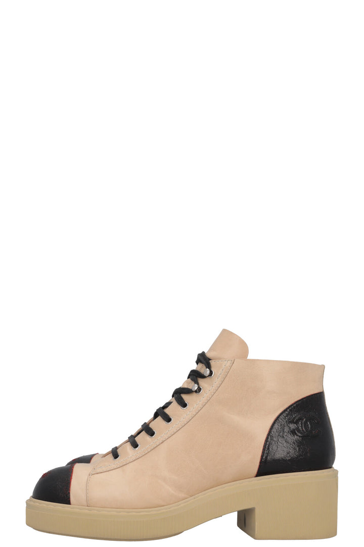 CHANEL Bottes Cuir Beige Noir