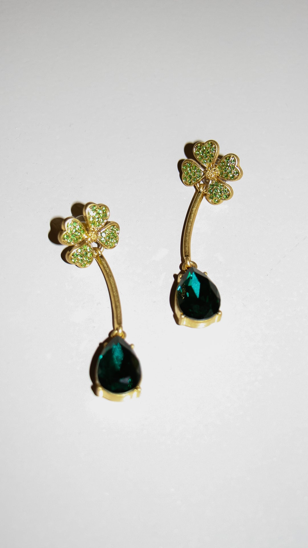 OSCAR DE LA RENTA Shamrock Earrings Green Gold