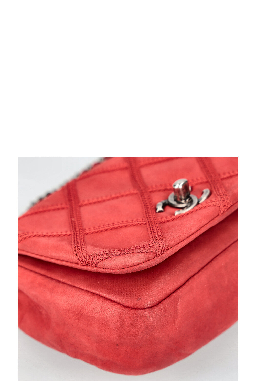 CHANEL Mini Flap Bag Iridescent Red