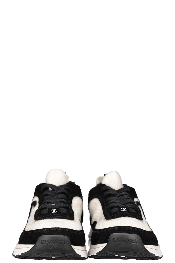 CHANEL Baskets Noir & Blanc