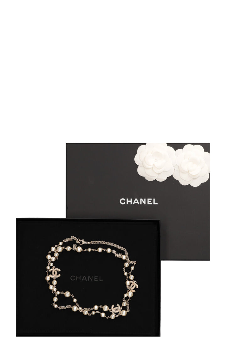 CHANEL Collier de perles 2019