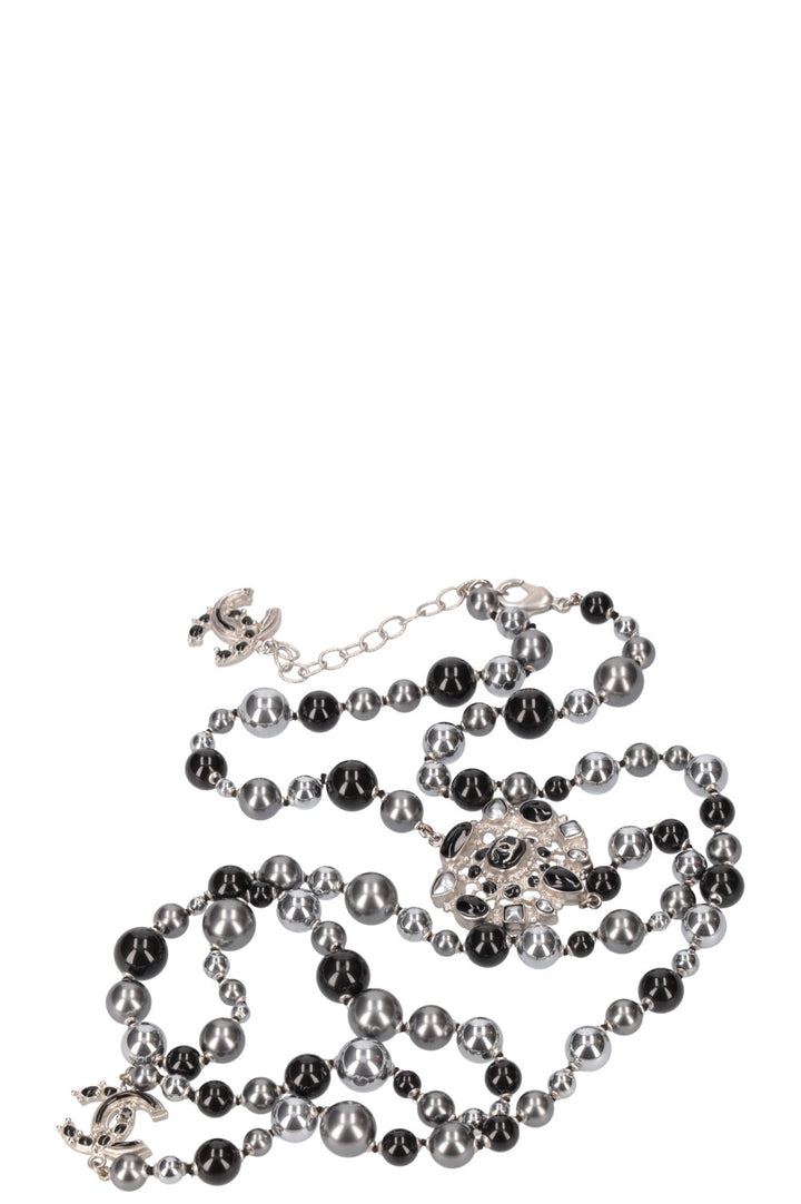 CHANEL Perles & Gripoix Noir B12 A
