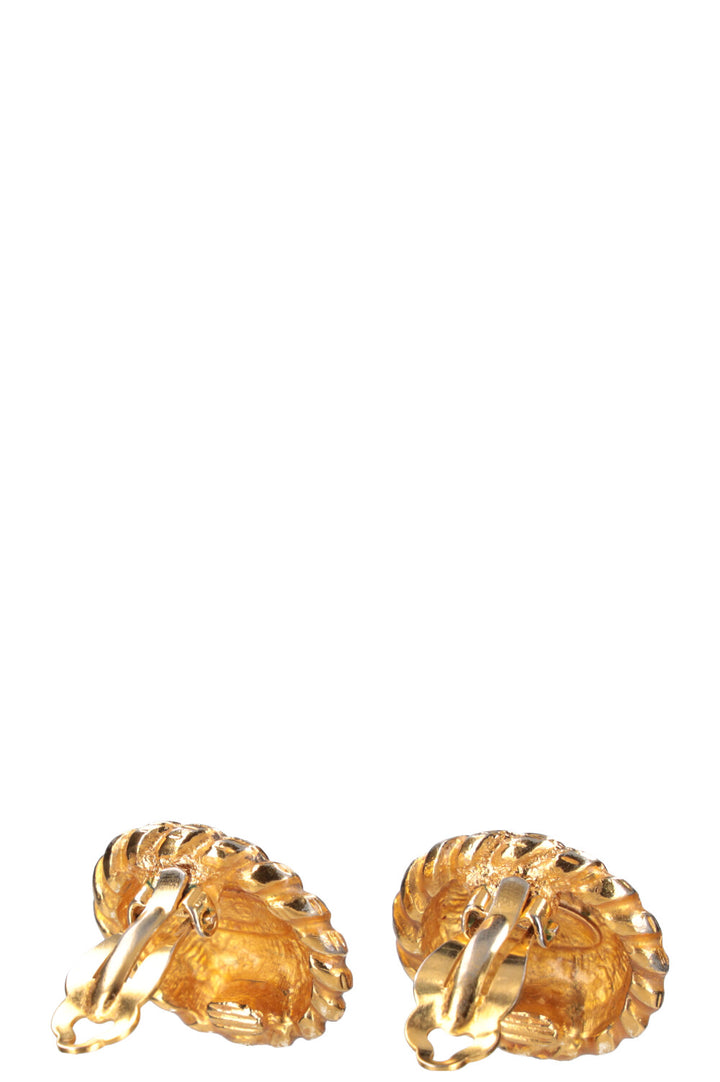 CHANEL Boucles d'oreilles clips CC dorées Doré