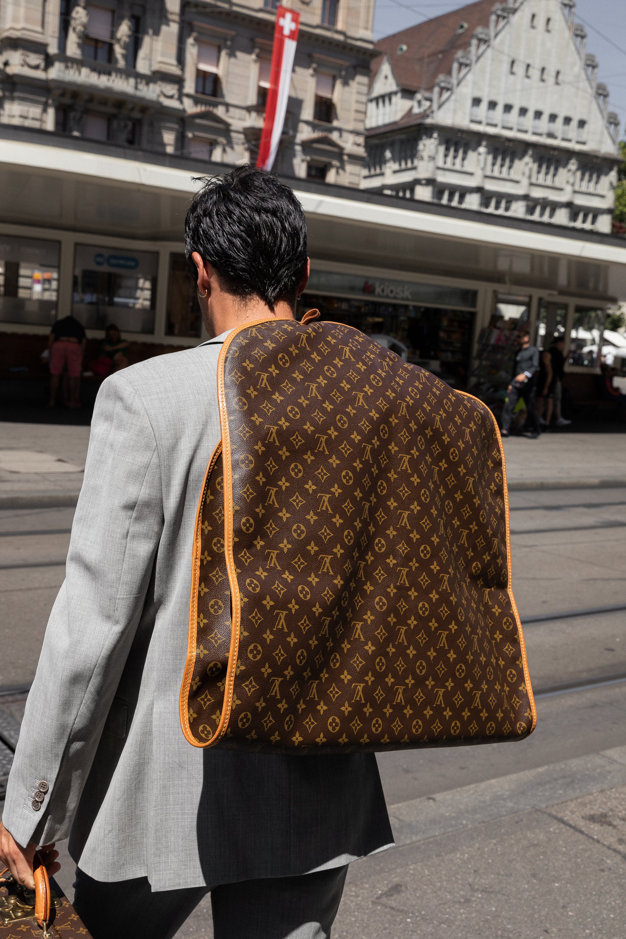 LOUIS VUITTON Garment Cover – REAWAKE - Main Image