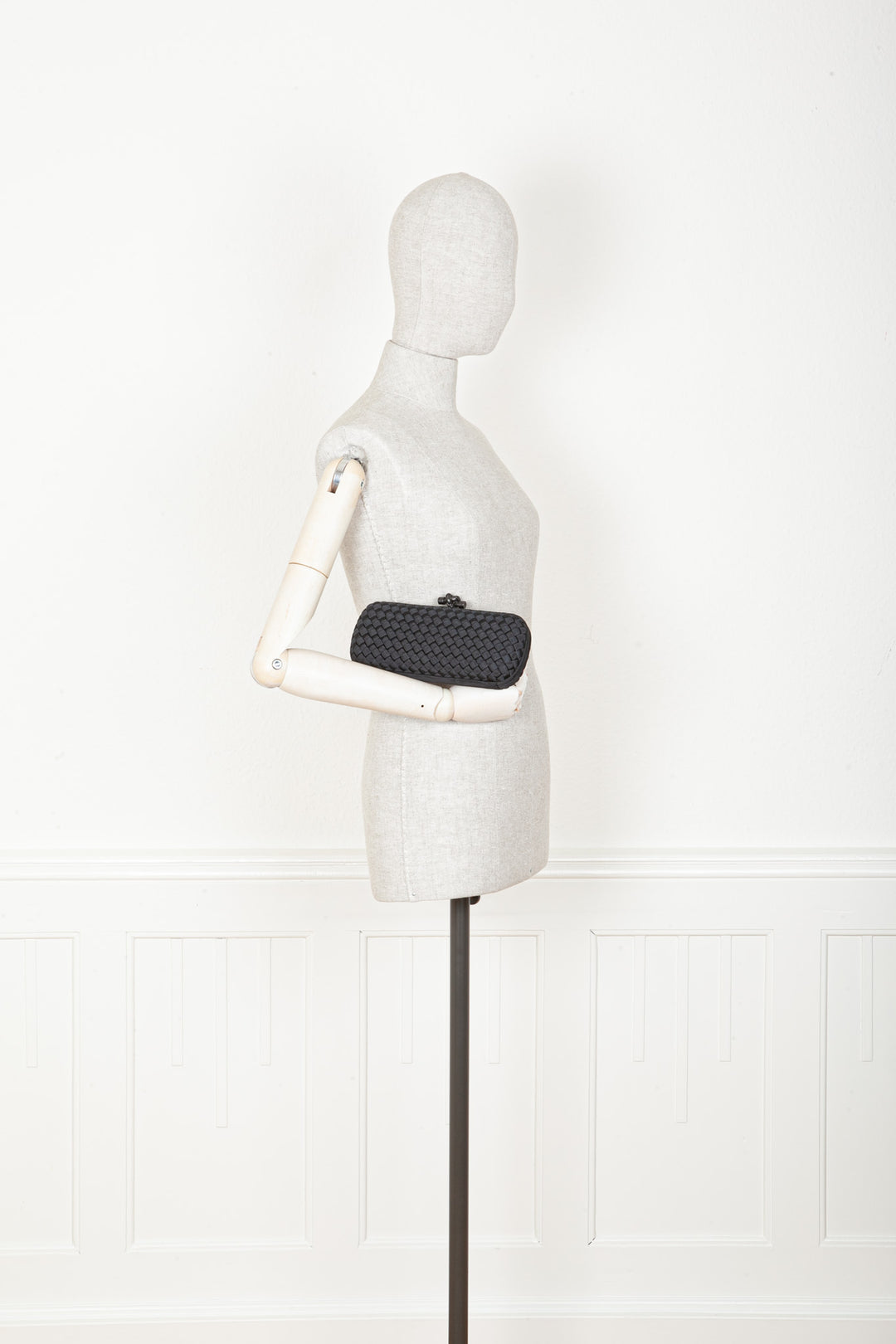 BOTTEGA VENETA Knot Clutch Silk Black