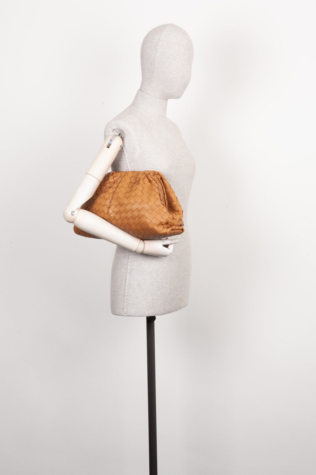 BOTTEGA VENETA Le Sac Pochette Intrecciato Caramel