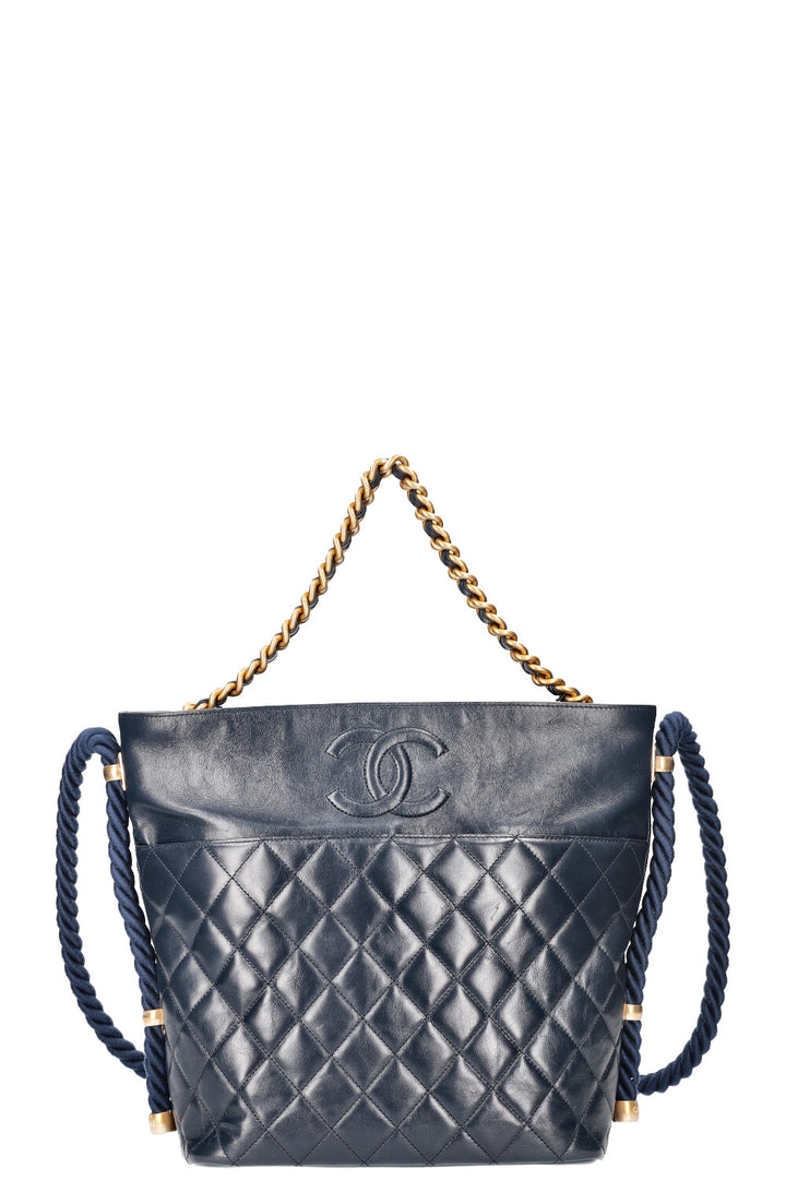 CHANEL En Vogue Hobo Bag Navy