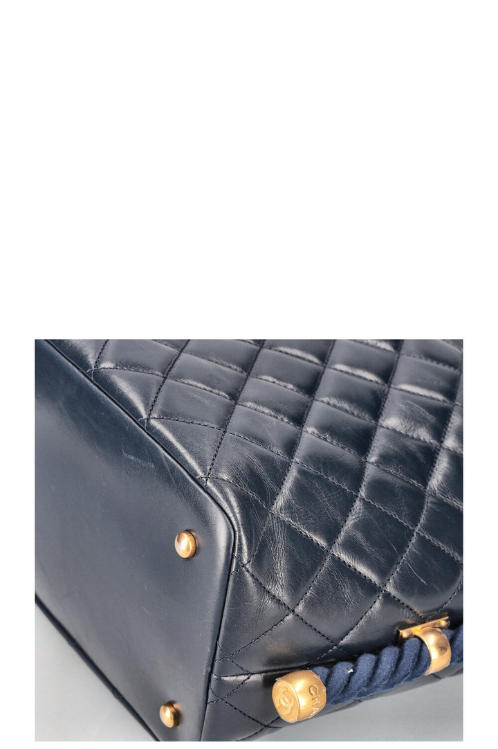 CHANEL En Vogue Hobo Bag Navy
