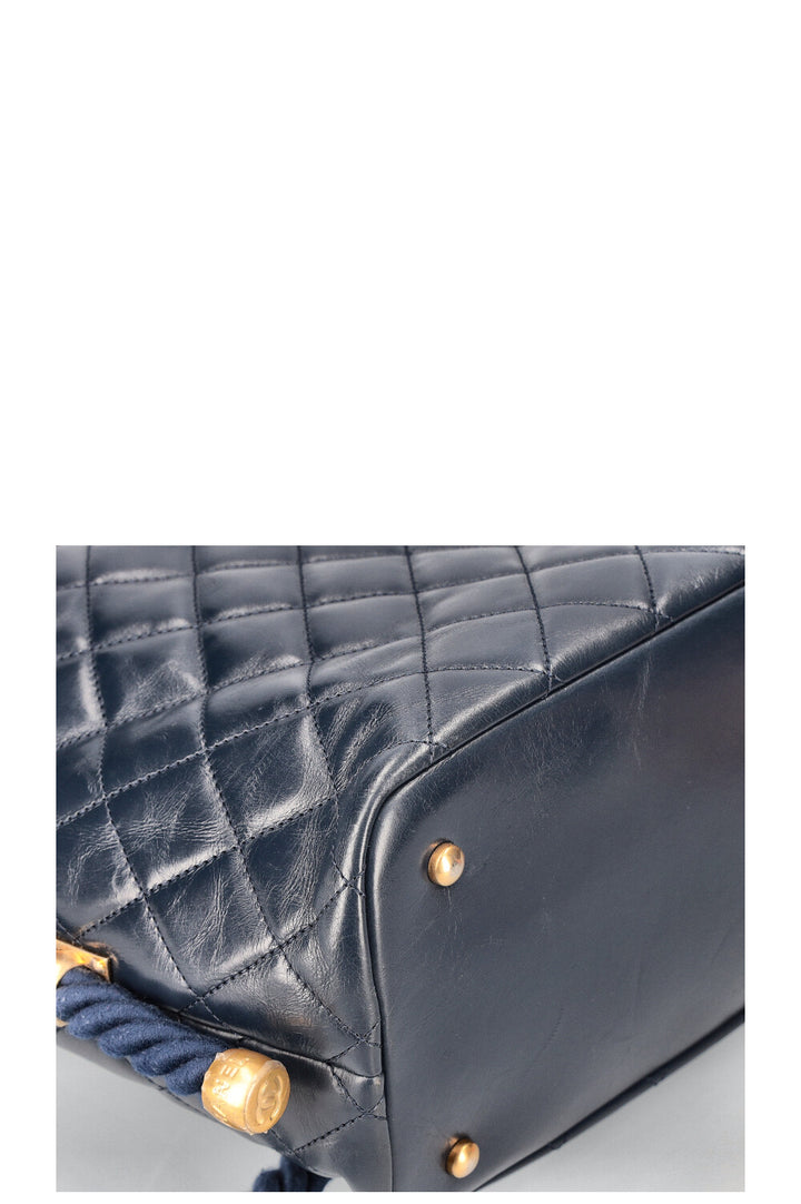 CHANEL En Vogue Hobo Bag Navy