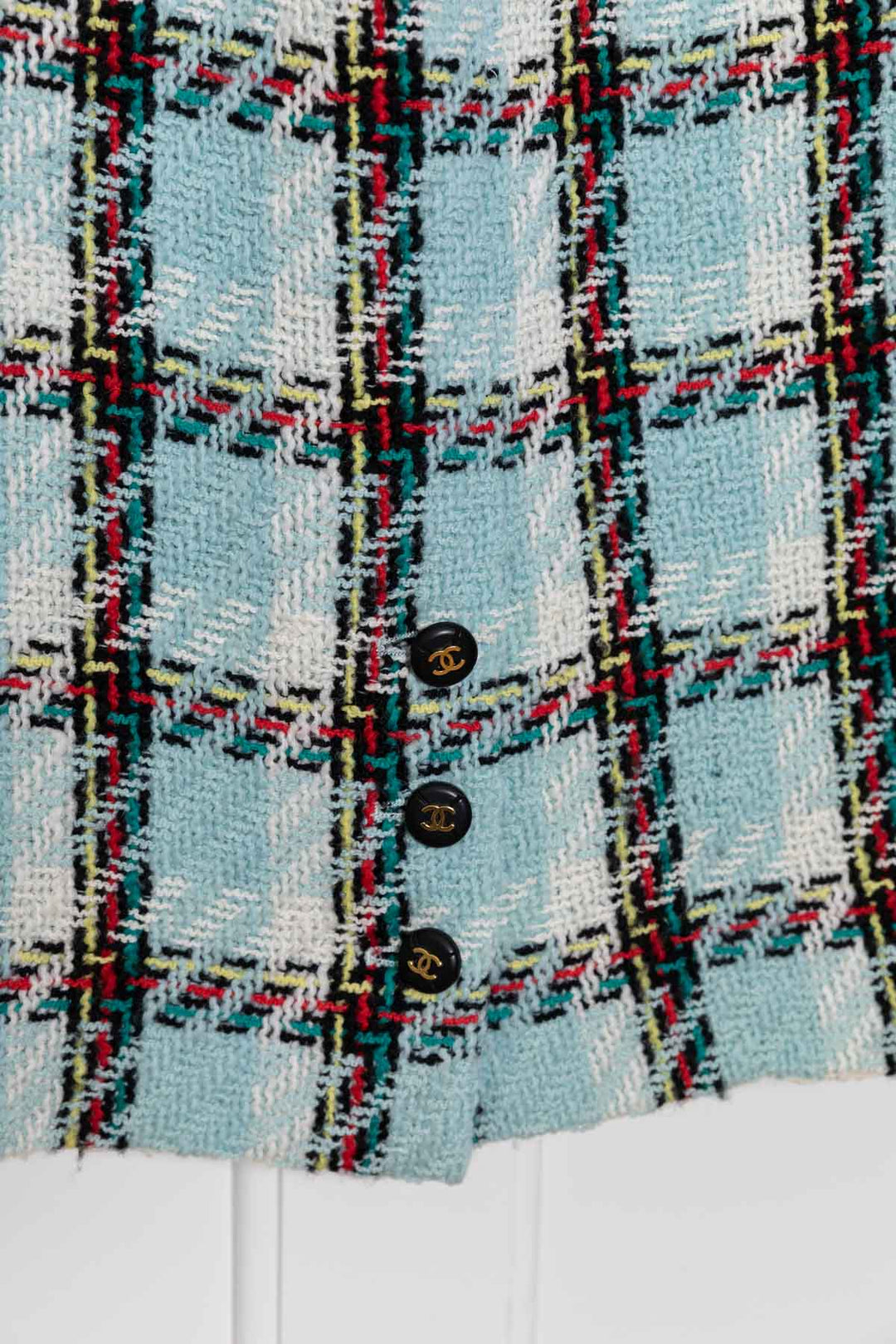 CHANEL S95 Deux pièces en tweed à carreaux bleu bébé