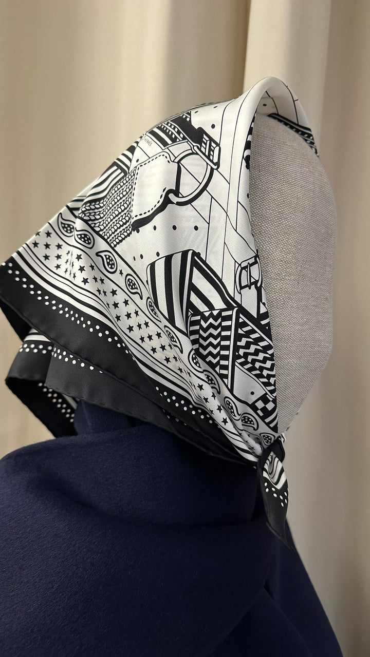 HERMÈS Sangles en Zigzag Carré 55 Black White