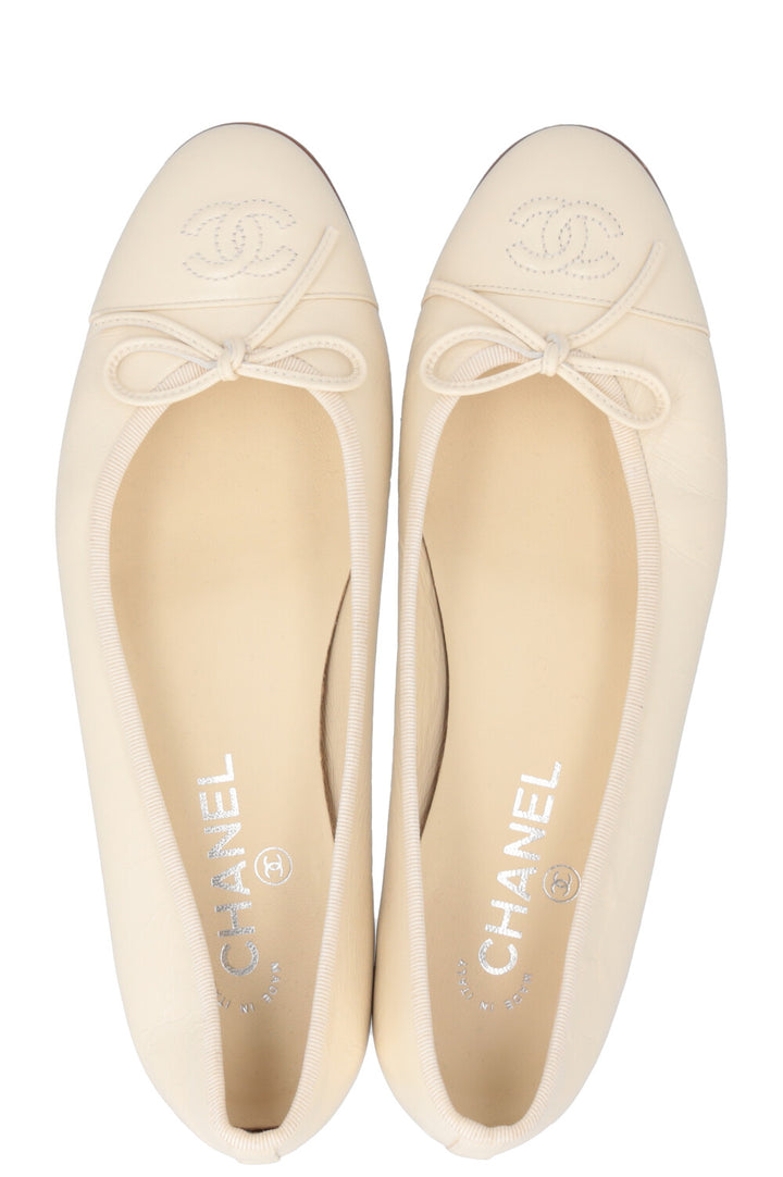 CHANEL Ballerina Leather Ivory