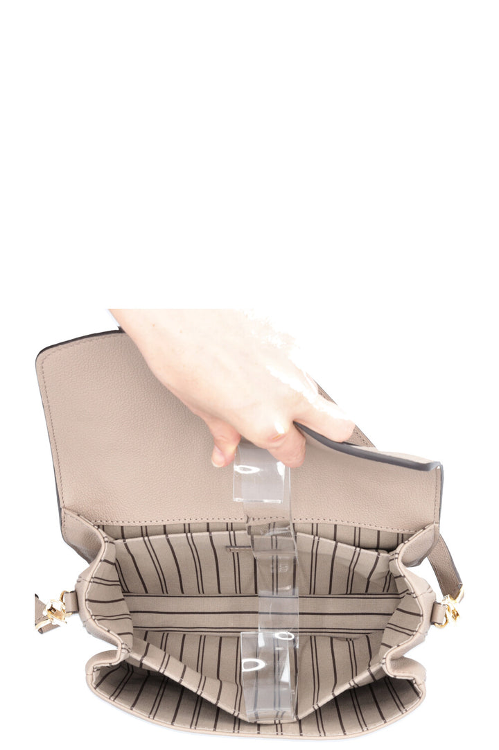 LOUIS VUITTON Pochette Métis Empreinte Leather Tourterelle