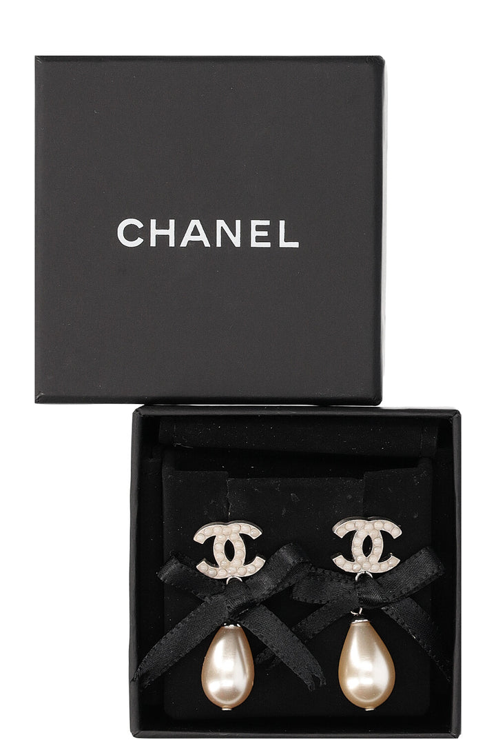 CHANEL 2004 Bow Earrings Pearls