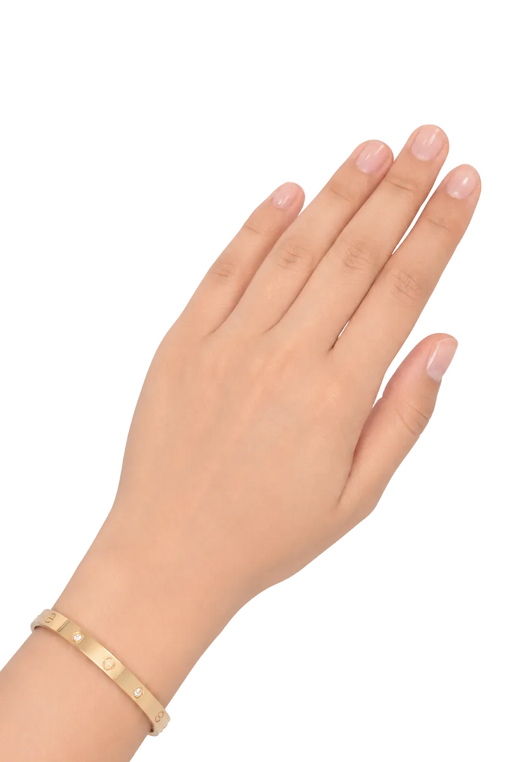 CARTIER Bracelet LOVE moyen 4 diamants en or jaune 18 carats