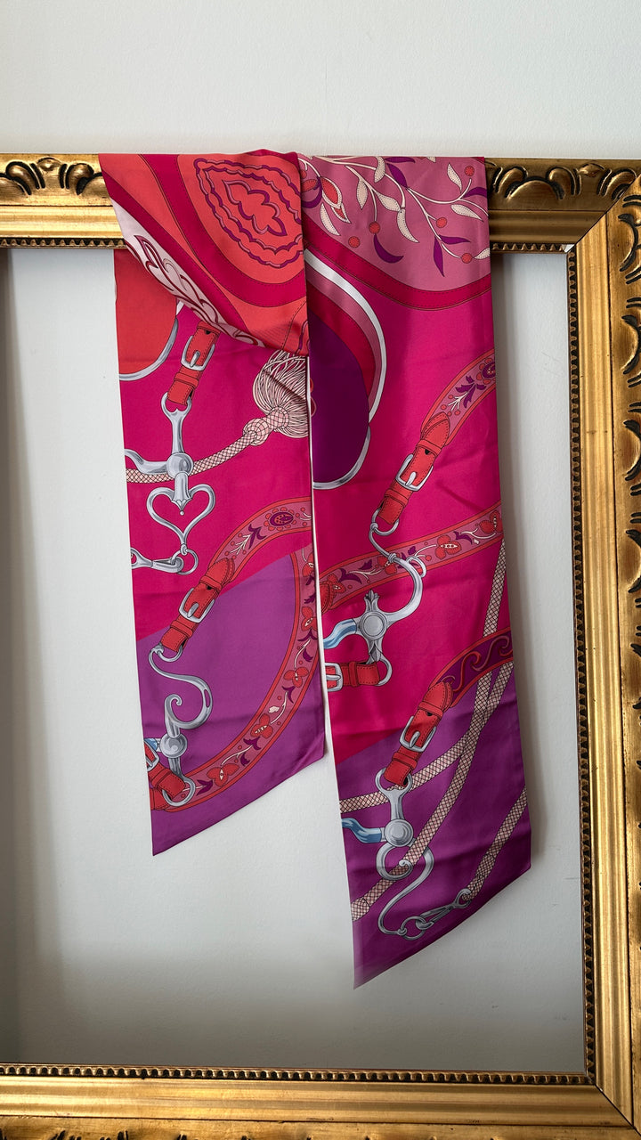 HERMÈS Amazon Festival Maxi Twilly Fuchsia