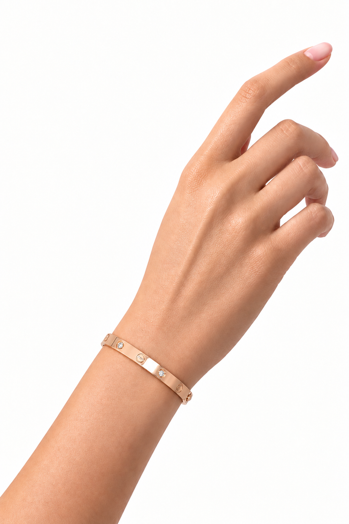 Bracelet Love CARTIER en or rose 18 carats, 4 diamants