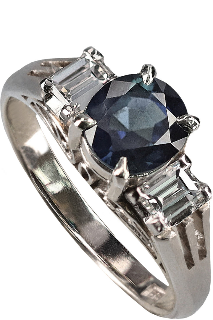 VINTAGE JEWELRY Ring Blue Sapphire Diamonds