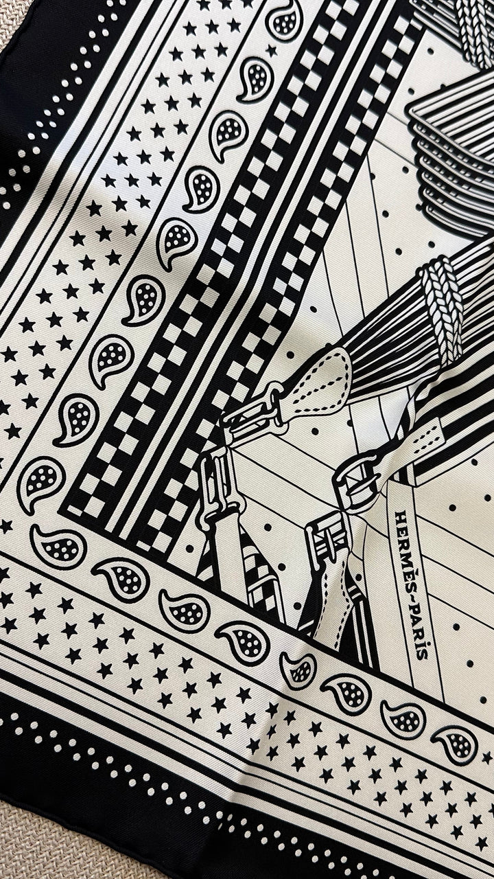 HERMÈS Sangles en Zigzag Carré 55 Black White