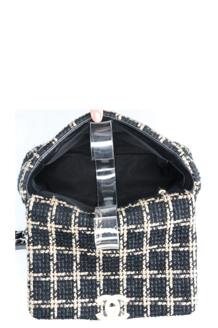 CHANEL 19 Sac à rabat moyen Tweed Noir &amp; Beige