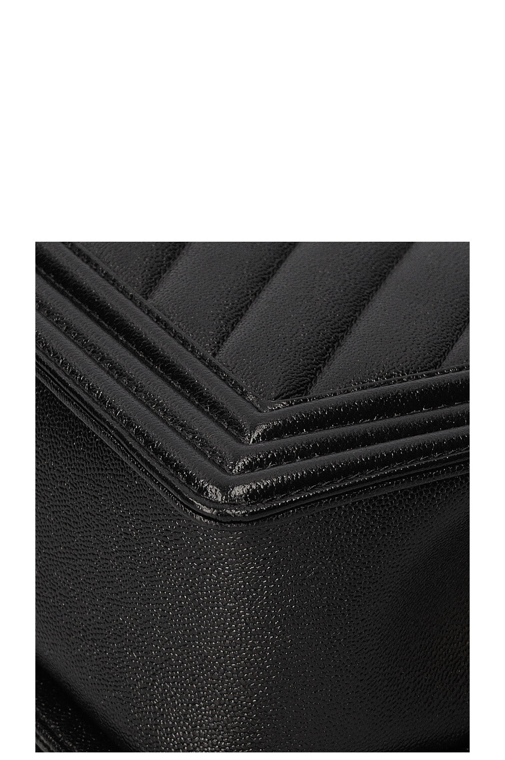 CHANEL Sac bandoulière en cuir caviar moyen Boy Noir