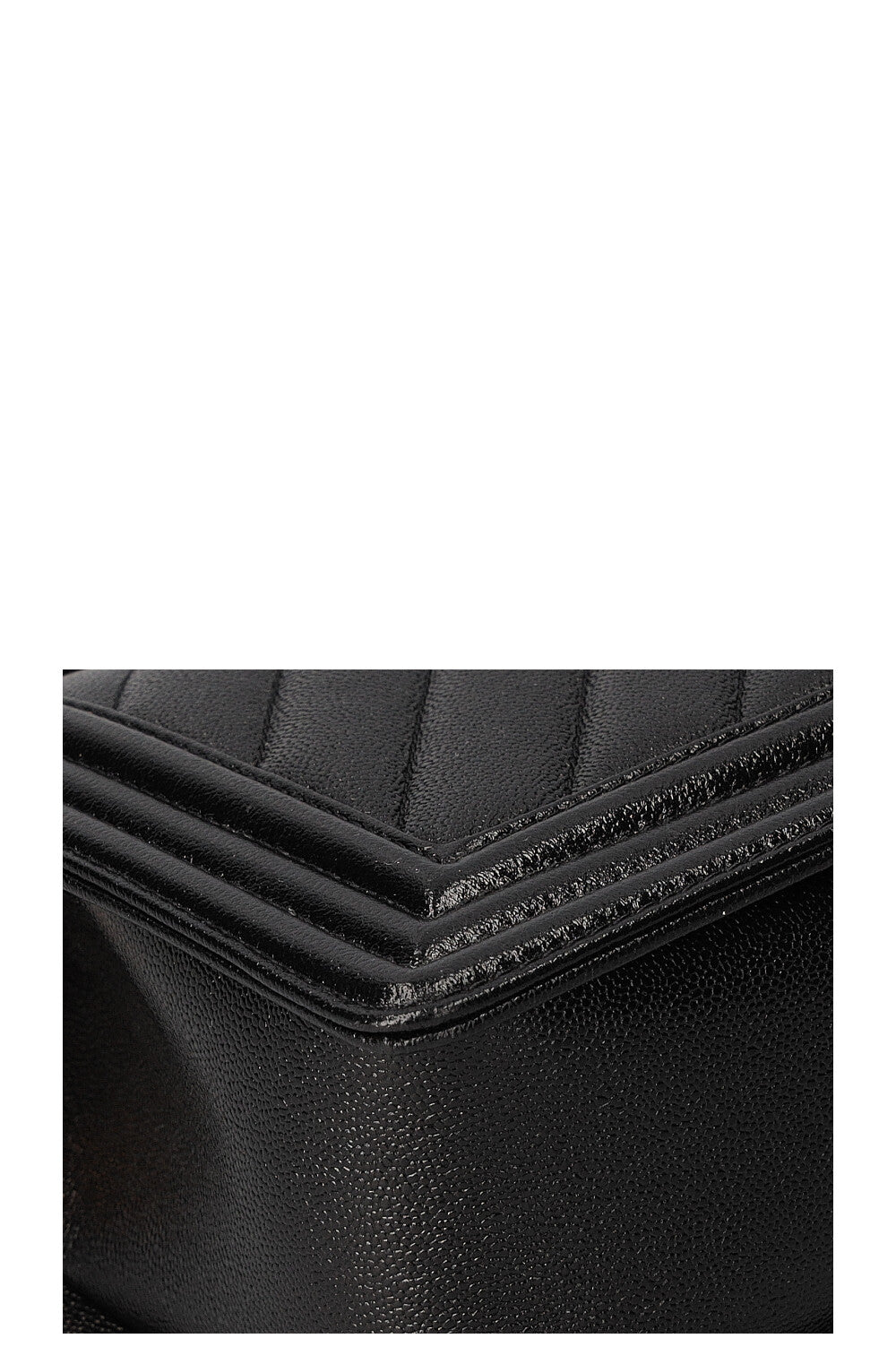 CHANEL Sac bandoulière en cuir caviar moyen Boy Noir