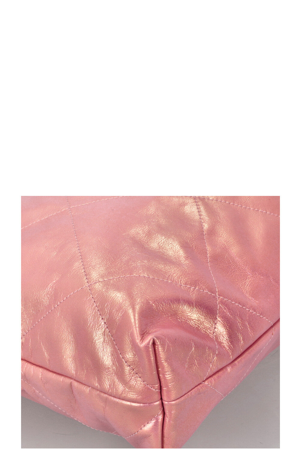 CHANEL 22 Small Bag Metallic Pink
