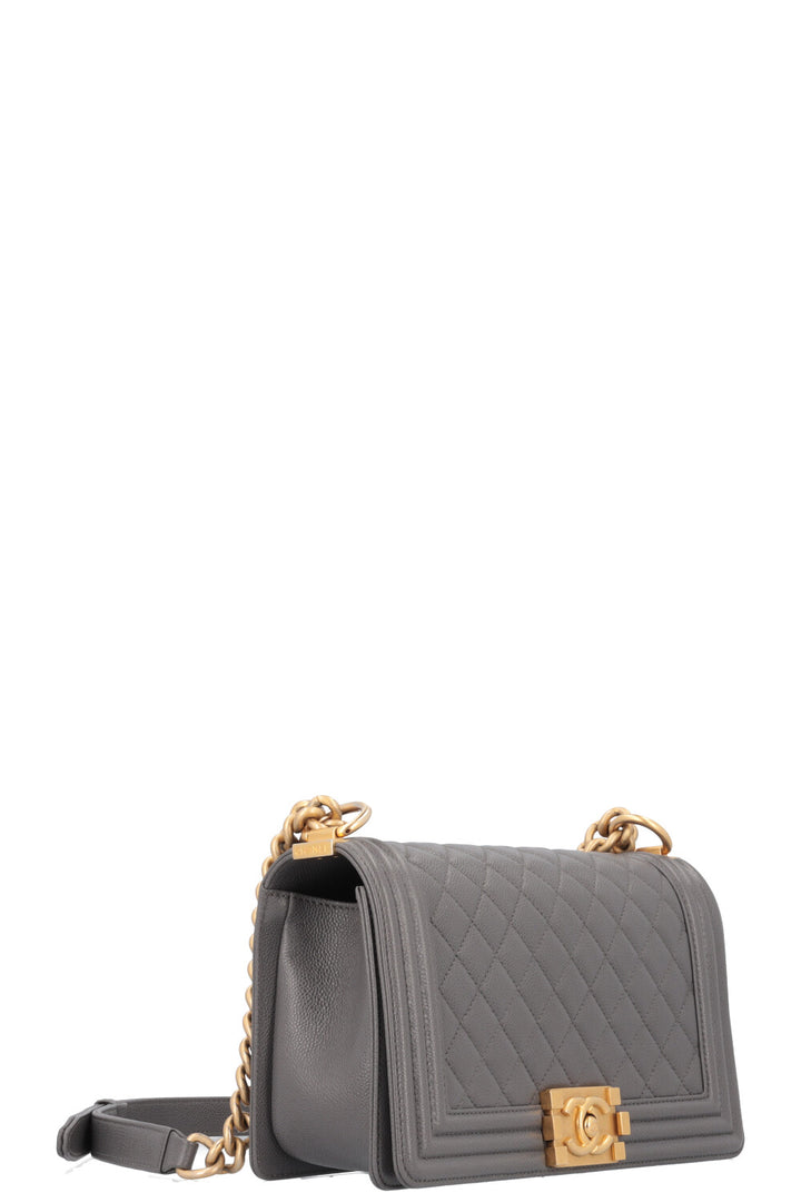 CHANEL Sac Boy Moyen Gris Caviar 