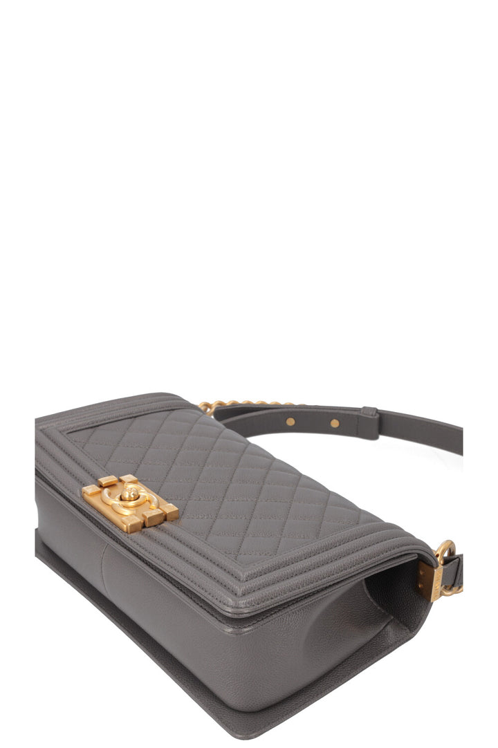 CHANEL Sac Boy Moyen Gris Caviar 