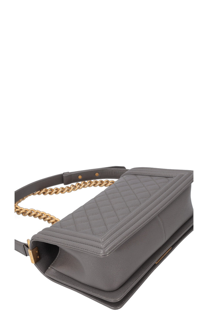 CHANEL Sac Boy Moyen Gris Caviar 