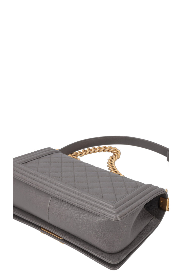 CHANEL Sac Boy Moyen Gris Caviar 