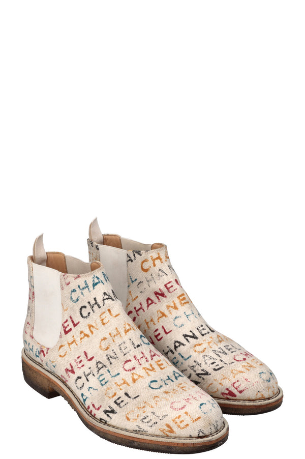 Bottines à logo CHANEL blanc cassé