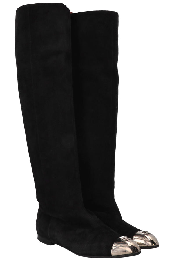 Bottes hautes CHANEL en daim noir avec embout CC métallique
