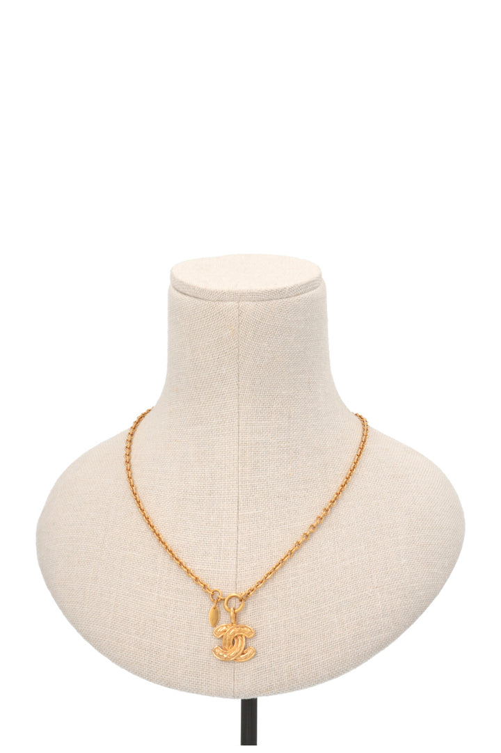 CHANEL Quilted CC Necklace Gold