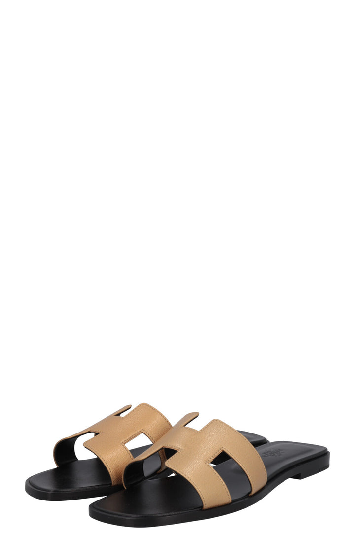 HERMÈS Oran Flats Leather Gold