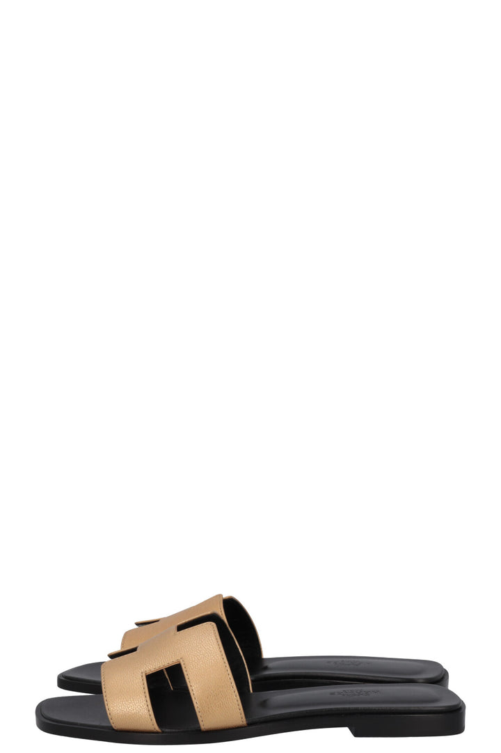 HERMÈS Oran Flats Leather Gold
