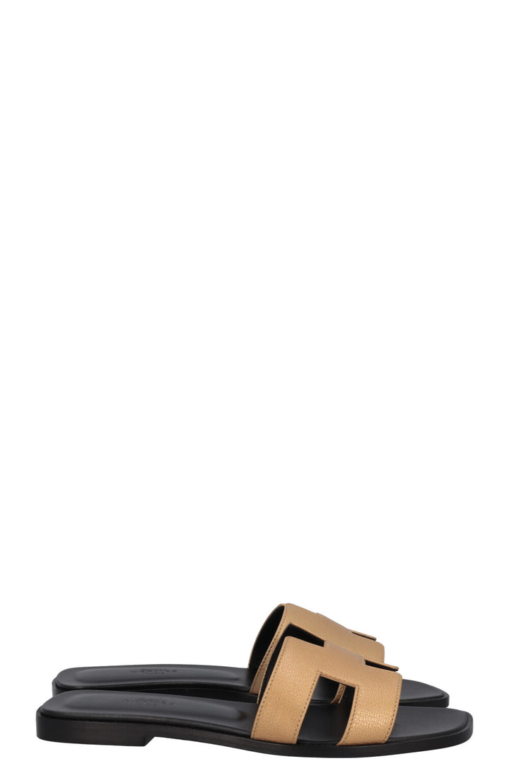 HERMÈS Oran Flats Leather Gold