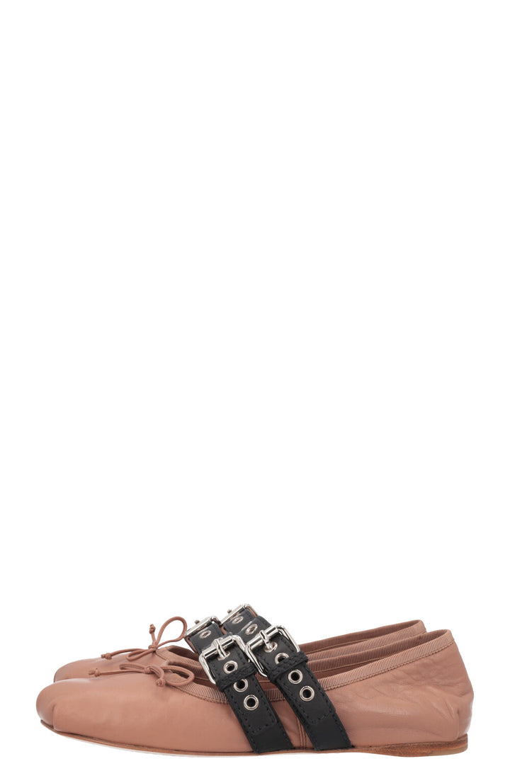 MIUMIU Ballerines à lacets et boucles Nude